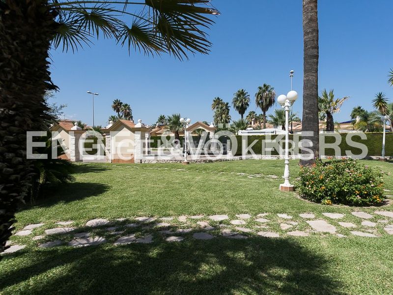 Foto e4a79f2a-d6a5-44d1-ade5-1df80ac1891e. Àtic amb calefacció aparcament piscina a Oliva nova Oliva