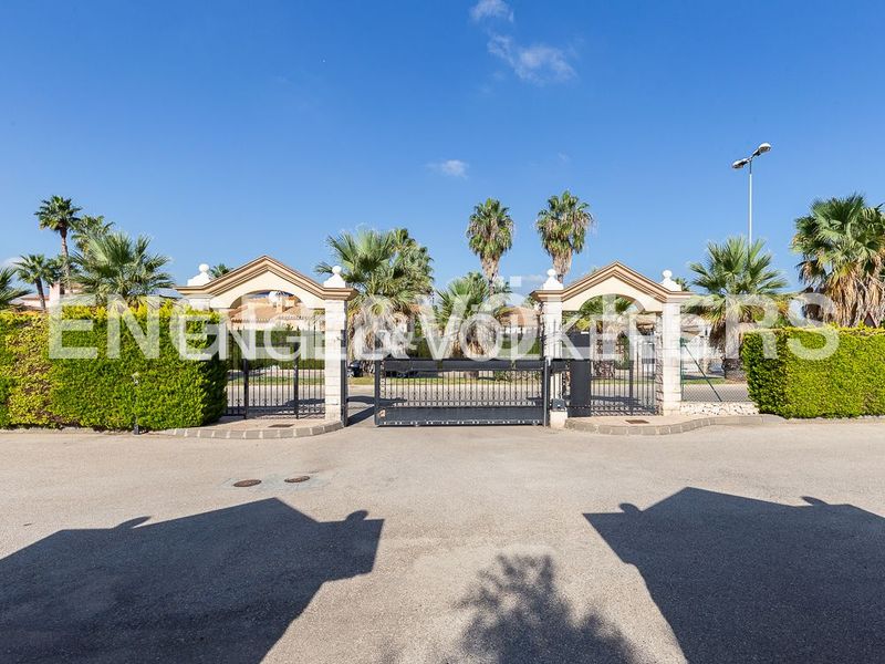 Foto f69735ac-f0ff-46a6-9d8d-72d492301161. Àtic amb calefacció aparcament piscina a Oliva nova Oliva
