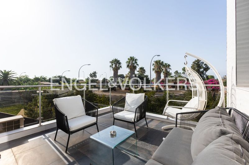 Foto 092b593c-d974-4e66-9a1a-484cdf865c83. Casa adossada amb calefacció piscina a La Punta Valencia