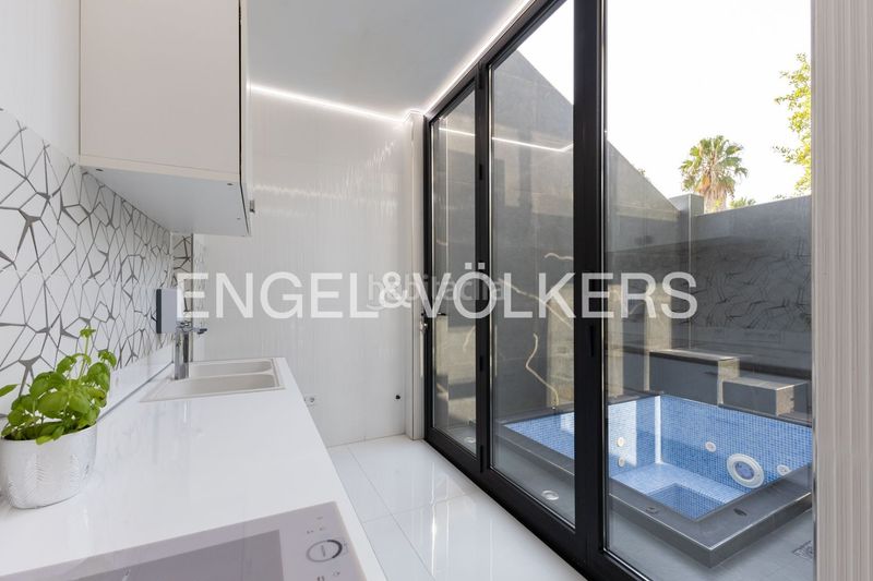 Foto a27cf5a9-1b35-4887-b8f0-62d52b818bd9. Casa adossada amb calefacció piscina a La Punta Valencia