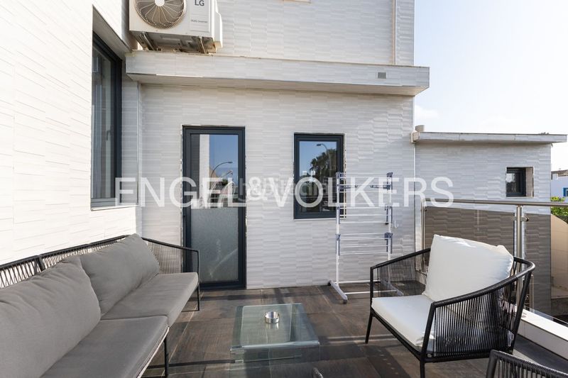 Foto dc16e3b2-cd49-4755-903c-f5fa319617c9. Casa adossada amb calefacció piscina a La Punta Valencia