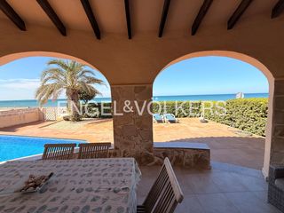 Maison à Poblets (els). Exclusiva villa en primera línea de playa en els poblets, dénia