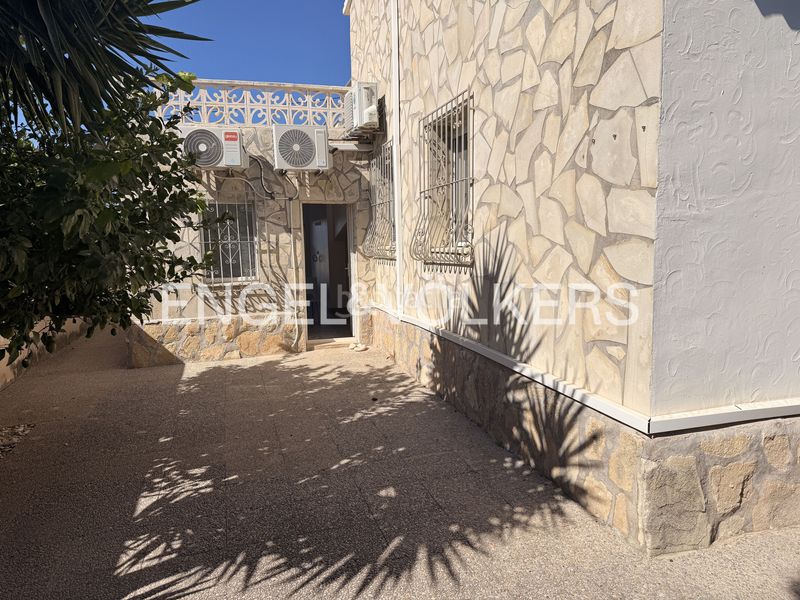 Foto d50c8506-f9ad-4f8b-b761-e3d048301431. Casa amb calefacció aparcament piscina a Poblets (els)