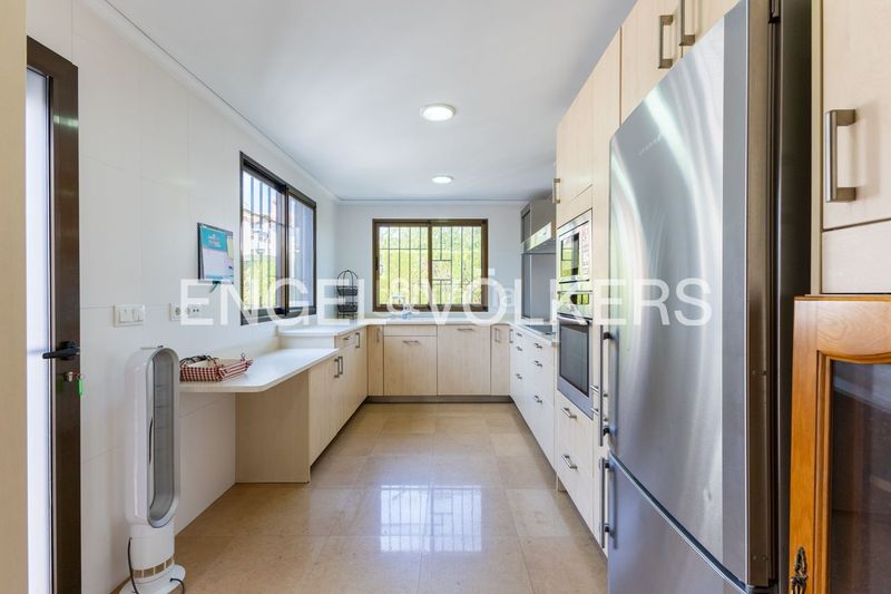 Foto 02850f64-e698-435c-8123-5b74f7cde06f. Casa amb calefacció aparcament piscina a Corinto-Almardà Sagunt