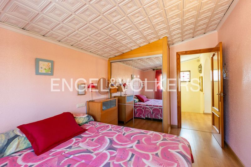 Foto 6f0a2997-4015-45b8-bf9b-5383aacc1a04. Casa amb calefacció aparcament piscina a Corinto-Almardà Sagunt