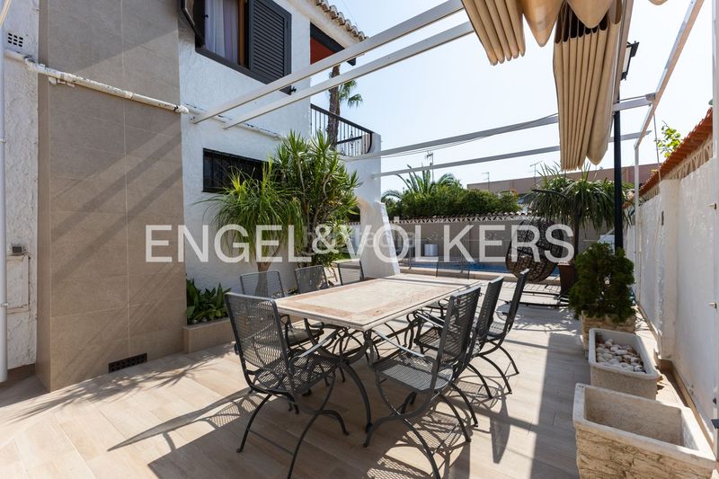 Foto 90a76b7a-30aa-4a5b-b27a-24b056220cc9. Casa amb calefacció aparcament piscina a Corinto-Almardà Sagunt