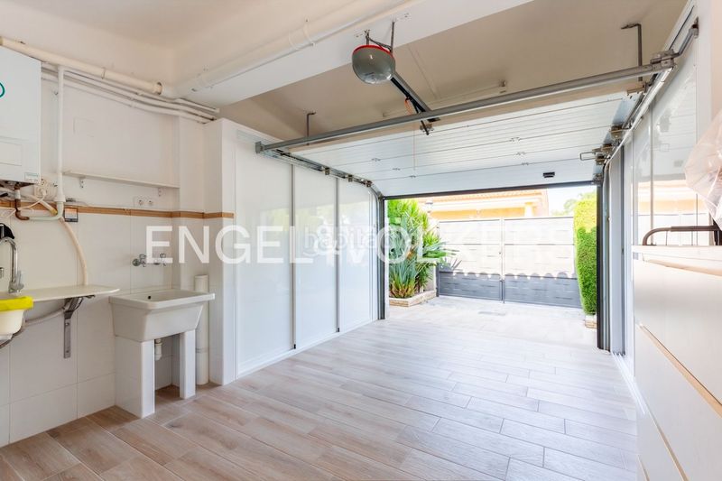 Foto 92ca8617-2d64-4c8d-a458-d83d58502437. Casa amb calefacció aparcament piscina a Corinto-Almardà Sagunt