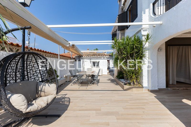 Foto a6379978-a689-4af9-b934-19e50f2f1aea. Casa amb calefacció aparcament piscina a Corinto-Almardà Sagunt