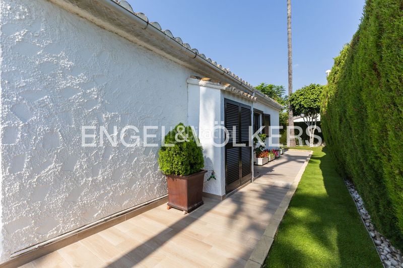 Foto aa2b14ea-a99d-4807-9456-fd6609be2c94. Casa amb calefacció aparcament piscina a Corinto-Almardà Sagunt