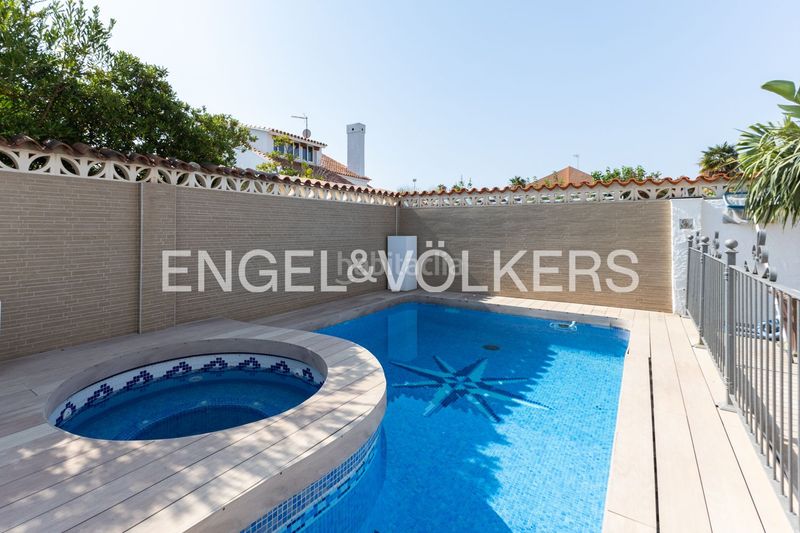 Foto b3550a45-7bd0-46d7-aad8-90c1d6707910. Casa amb calefacció aparcament piscina a Corinto-Almardà Sagunt