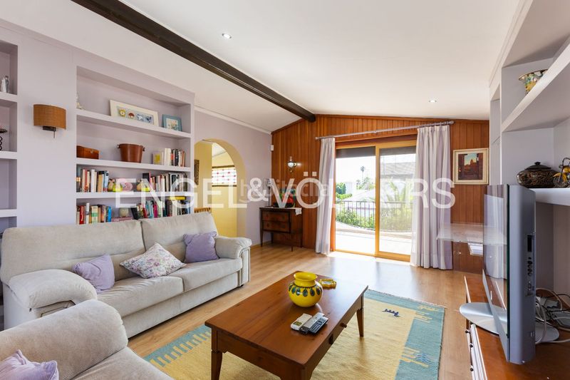 Foto db37b7b8-5b1b-4ca5-a30f-3a998a431af4. Casa amb calefacció aparcament piscina a Corinto-Almardà Sagunt