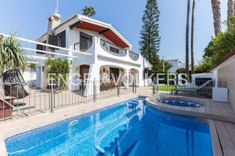 Foto e9ca6cef-eac7-442f-957f-c30fa1fab5b4. Casa amb calefacció aparcament piscina a Corinto-Almardà Sagunt