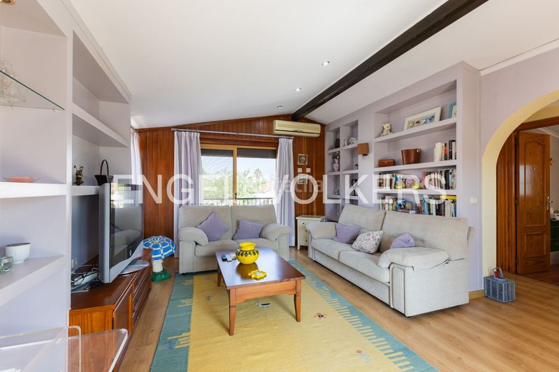 Foto ed847235-3802-4a9b-8aaf-a08ed73dee3e. Casa amb calefacció aparcament piscina a Corinto-Almardà Sagunt