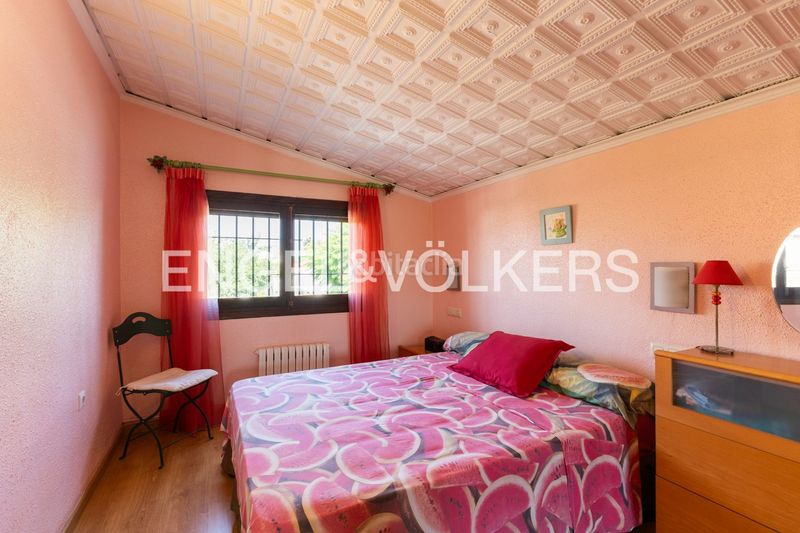 Foto ff014a40-3ed7-4b03-a1cd-59234aaa7f93. Casa amb calefacció aparcament piscina a Corinto-Almardà Sagunt