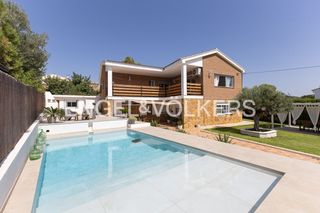 Rent House in El Puig. Magnifica casa con piscina  en el puig