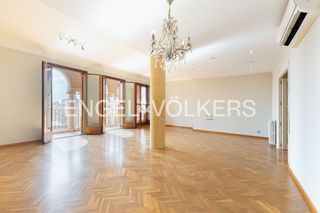 Alquiler Piso en La Seu. Exclusiva vivienda con vistas icónicas a la plaza de la virgen