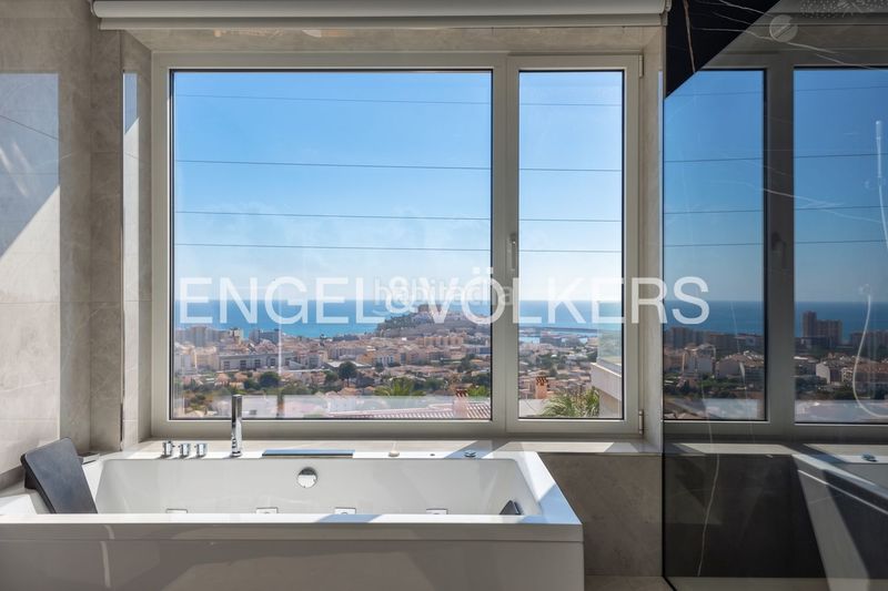 Foto f79145d7-3d2c-4f0e-ab67-fe2247935af2. Casa amb calefacció aparcament piscina a Las Atalayas-Urmi-Cerro Mar Peñíscola