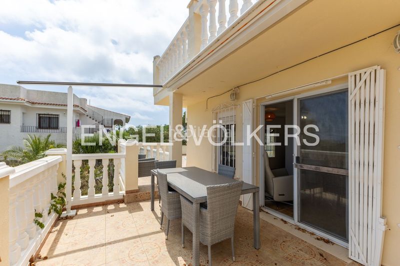 Foto 0cc6fdb9-0869-46e3-9929-db9e0c26b51a. Casa amb calefacció aparcament piscina a Las Atalayas-Urmi-Cerro Mar Peñíscola