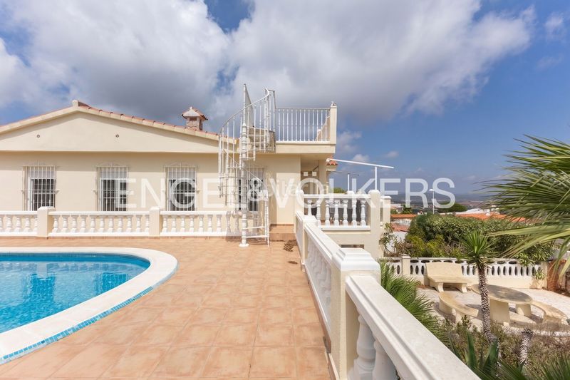 Foto f4eb4a62-7949-494f-afeb-1d9e43cabef8. Casa amb calefacció aparcament piscina a Las Atalayas-Urmi-Cerro Mar Peñíscola