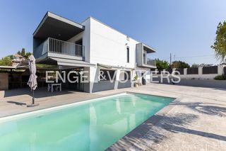 Casa a Cumbres de Calicanto. Espectacular chalet moderno diseño, confort y versatilidad
