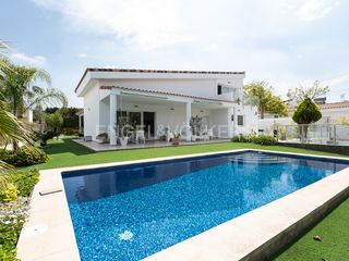 Lloguer Casa  Tortora. Cómoda vivienda en una planta con piscina y placas solares en to