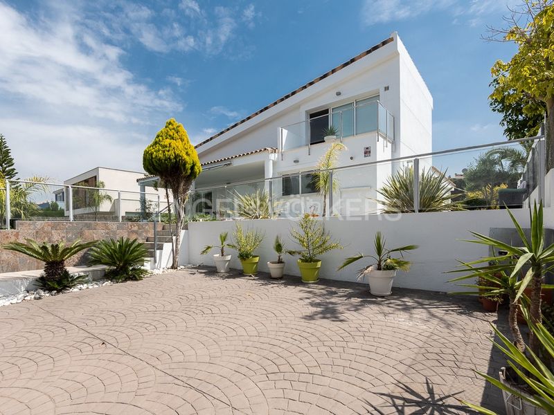 Foto 443a6817-ee58-4a75-b2ca-63065608a46e. Lloguer casa amb calefacció aparcament piscina a Bétera