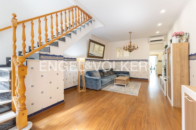 Foto 072411dd-9389-4e91-89e0-8e2ac04b6e2d. Casa adossada amb calefacció a El Cabanyal-El Canyamelar Valencia