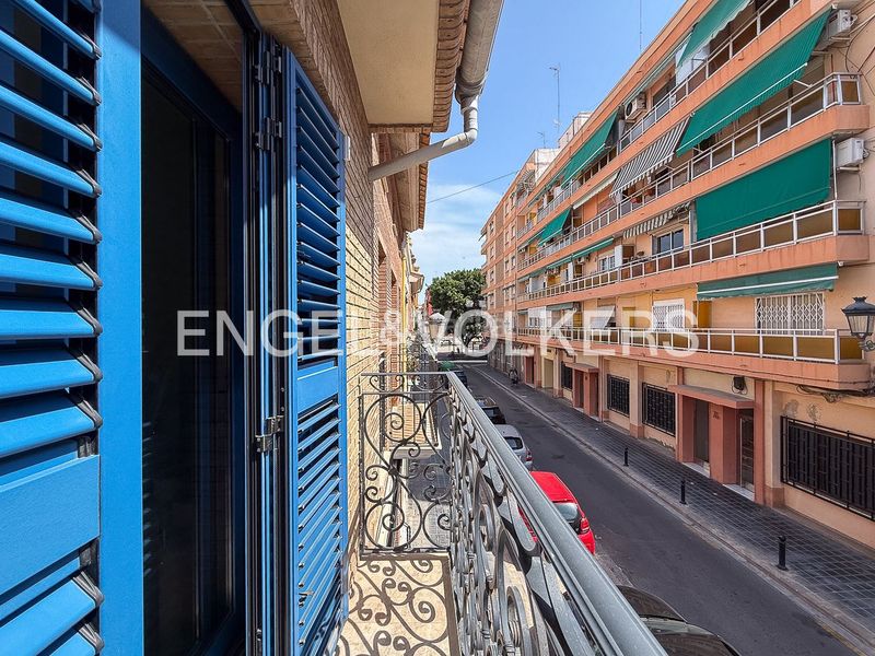 Foto 82b1c3e1-b452-4be9-a7a8-cb4d859c49d9. Casa adossada amb calefacció a El Cabanyal-El Canyamelar Valencia
