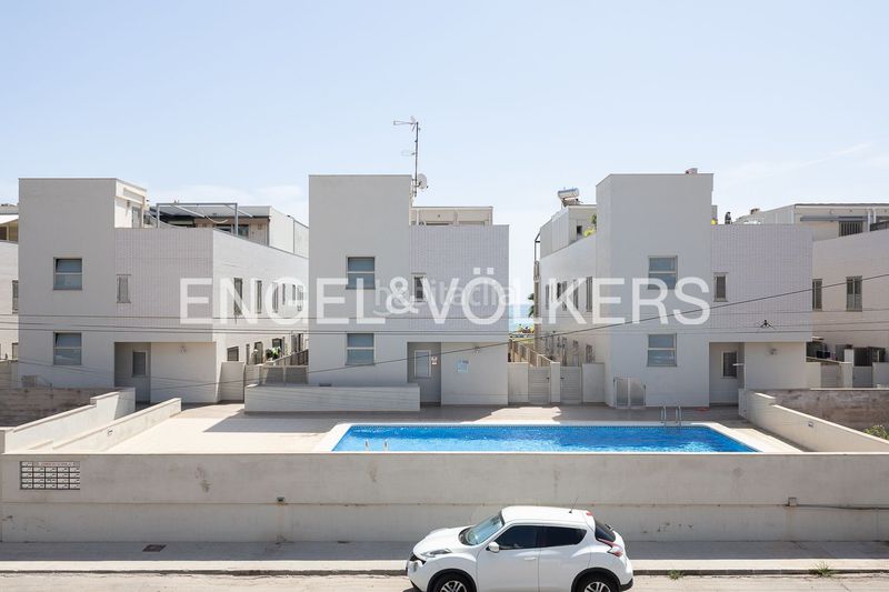 Foto 2b3d448a-eb55-4d66-8784-ea1f5f14c9e1. Casa adossada amb calefacció aparcament a Moncófar Playa Moncofa