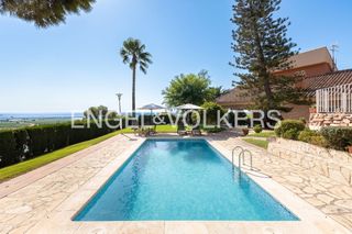 Haus  Paseo de las cumbres. Villa con vistas panorámicas al mar y al castillo de sagunto