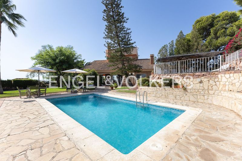 Foto 40e90d94-6487-4c39-a026-771437ad01e1. Casa amb calefacció aparcament piscina a Centro-El Castillo Sagunt