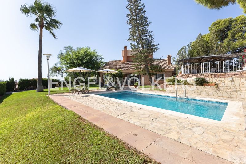 Foto 54ae19a5-5eb8-4338-9aac-d3336385a38a. Casa amb calefacció aparcament piscina a Centro-El Castillo Sagunt