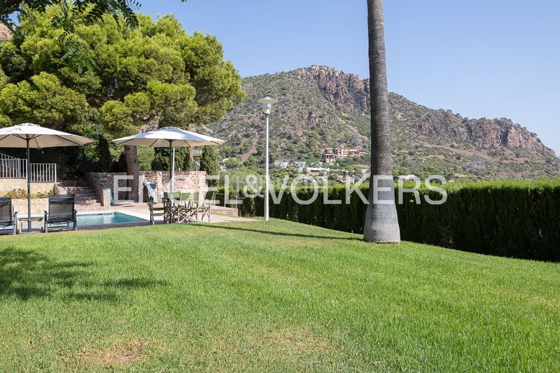 Foto b697520d-0aef-4395-ba3c-267be5cc8490. Casa amb calefacció aparcament piscina a Centro-El Castillo Sagunt