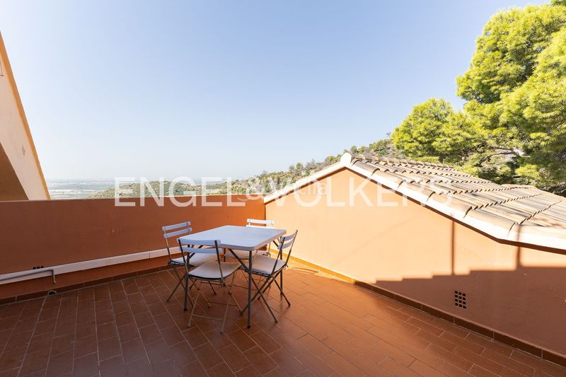 Foto cc361c6d-b85b-4a5e-ae34-aceb7c27c89c. Casa amb calefacció aparcament piscina a Centro-El Castillo Sagunt