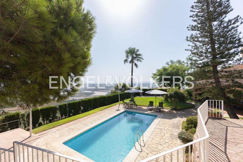 Foto e3f90ce7-f3ef-46c9-b7e2-51692cde880f. Casa amb calefacció aparcament piscina a Centro-El Castillo Sagunt
