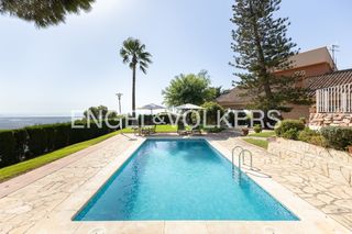 Casa in Centro-El Castillo. Villa con vistas panorámicas al mar y al castillo de sagunto