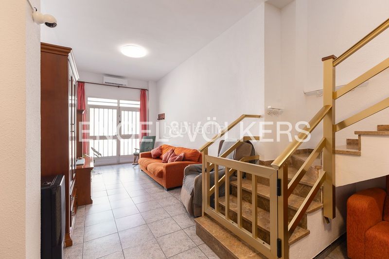 Foto fd8a1d8a-9621-4b17-93f9-5f28198ab027. Casa adossada amb calefacció a pueblo de Cullera Cullera