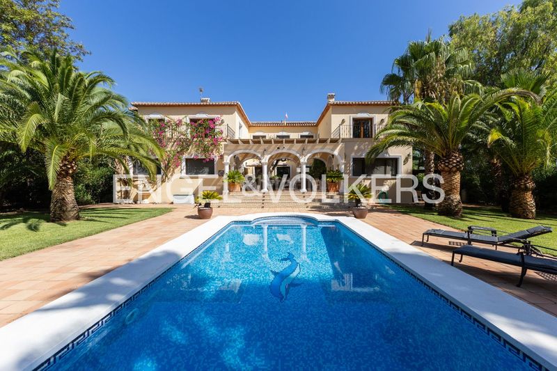 Foto 5d983790-f028-4abb-bbd7-b27d65783dbe. Casa amb calefacció aparcament piscina a Centro Pedreguer