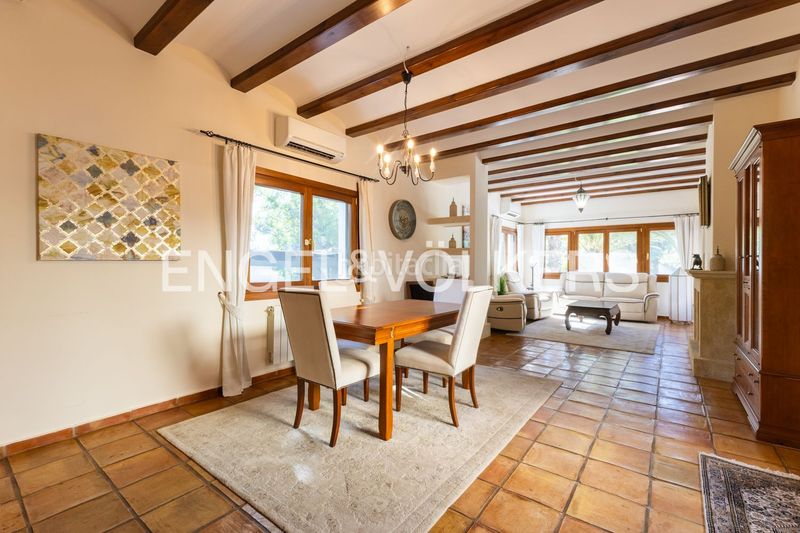 Foto b98591c0-85b1-40f7-bef6-d54a565c2255. Casa amb calefacció aparcament piscina a Centro Pedreguer