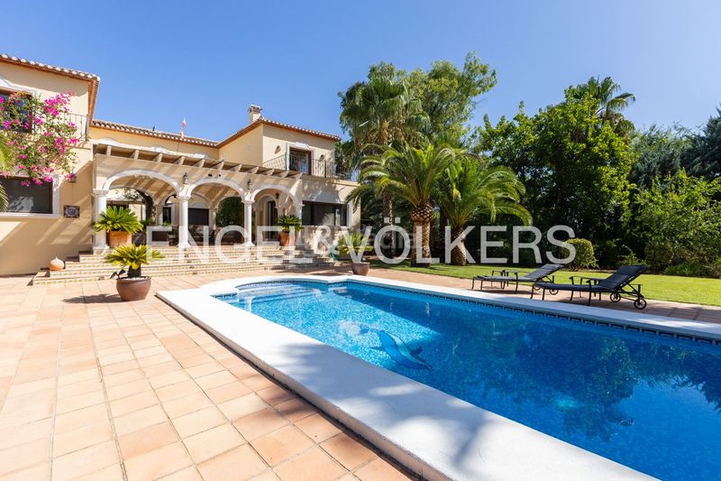 Foto d80c9321-eb88-4b1f-b35c-91cb105c5330. Casa amb calefacció aparcament piscina a Centro Pedreguer