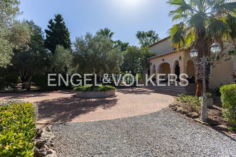 Foto ef0e4725-2c2e-4f99-b577-dd12e436415a. Casa amb calefacció aparcament piscina a Centro Pedreguer