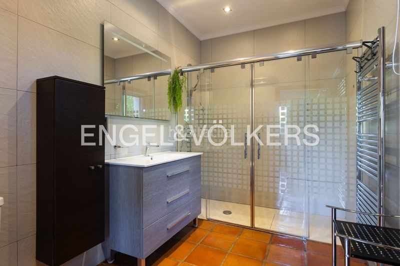 Foto f33f92c8-f745-4d8d-9e48-2f001cddaed5. Casa amb calefacció aparcament piscina a Centro Pedreguer