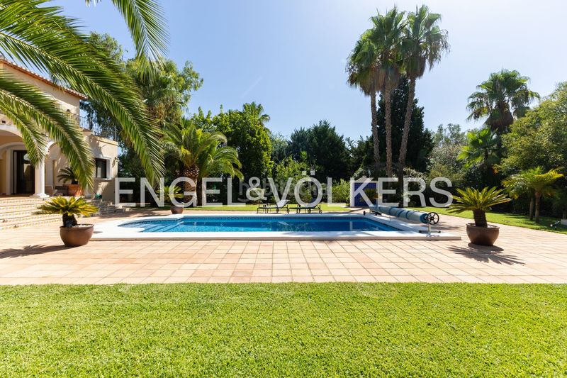 Foto fa44ddb3-1ef5-4f0f-bb49-e1469b24689f. Casa amb calefacció aparcament piscina a Centro Pedreguer