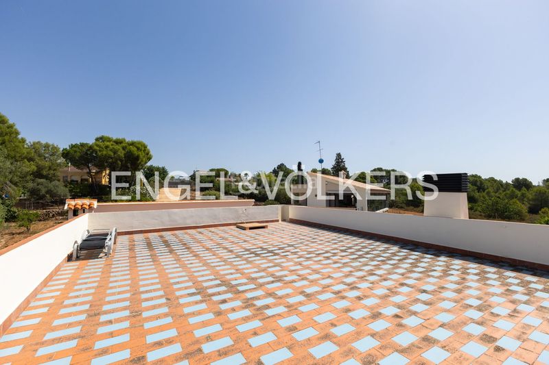 Foto 43bf00b5-fb68-45f4-b5bf-1bbd31231508. Casa amb calefacció aparcament piscina a Monserrat