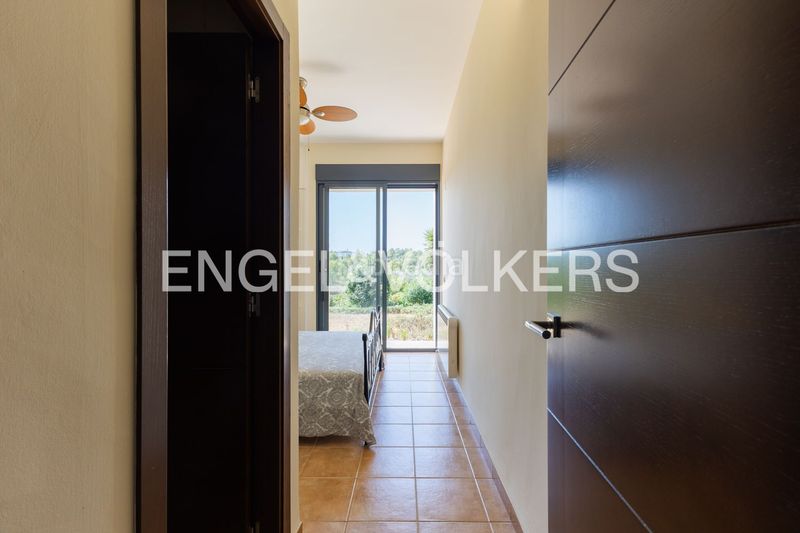 Foto 4a1e6e9c-b2e3-492f-839f-fa15195fb265. Casa amb calefacció aparcament piscina a Monserrat
