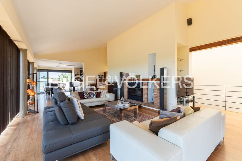 Foto b82148e6-4762-41ae-a5db-1444d58d83fb. Casa amb calefacció aparcament piscina a Monserrat