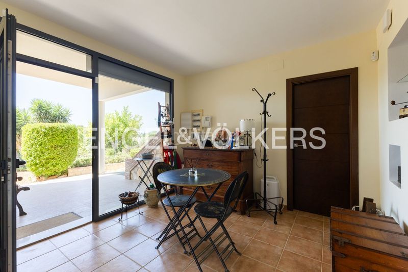 Foto cd44a159-6dc8-4053-bca6-12908499a01d. Casa amb calefacció aparcament piscina a Monserrat
