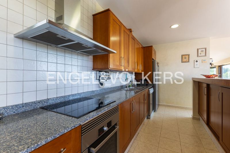 Foto dd7ab569-89ed-4c71-ae45-7e4dba7553ef. Casa amb calefacció aparcament piscina a Monserrat