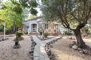 Lloguer Casa  Carrer 1. Amplio y luminoso chalet amueblado con piscina