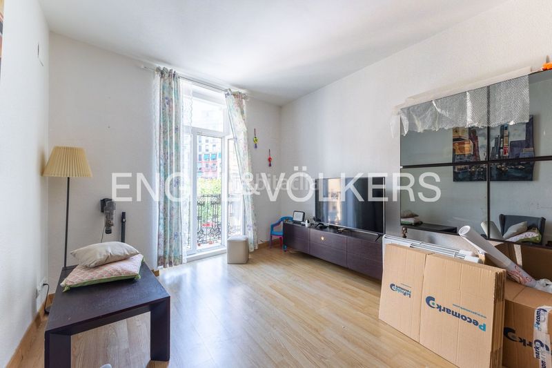 Piso  en  Arrancapins. Vivienda con muchas oportunidades junto a la plaza de españa